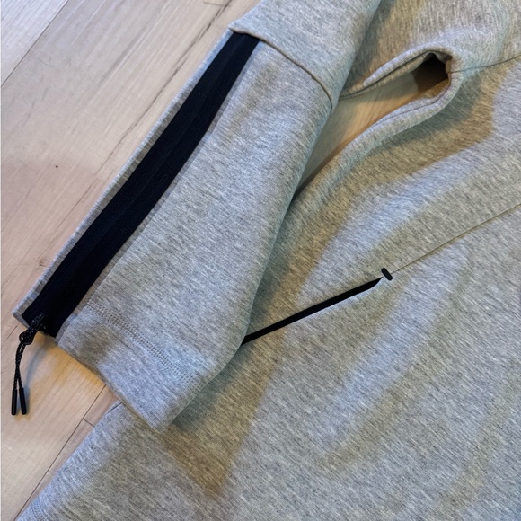 NWT Women's Nike Sportswear Tech Fleece‎ Full Zip Jacket Gray - Picture 3 of 9